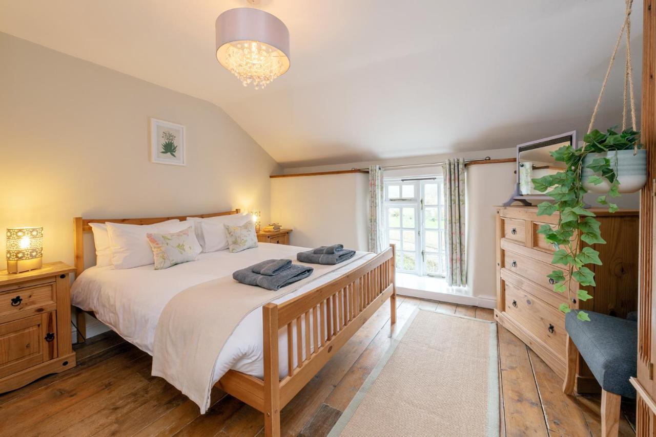 Somerset Country Escape - The Old Mill & The Granary