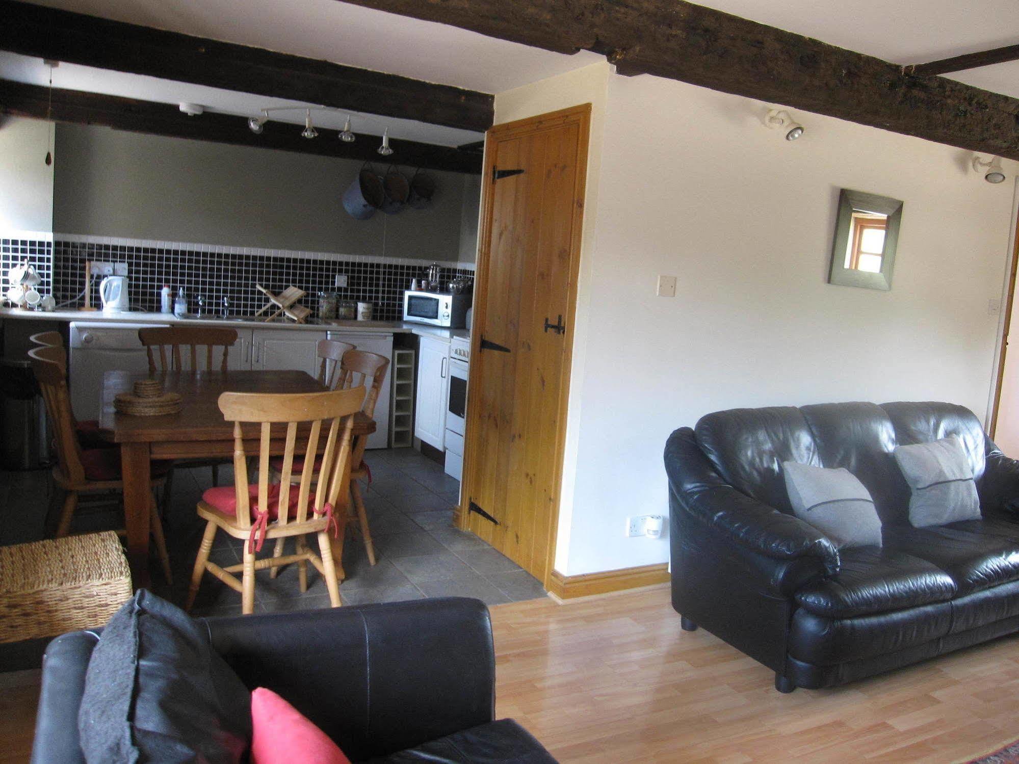 Somerset Country Escape - Luxury Barns With Hot Tubs *